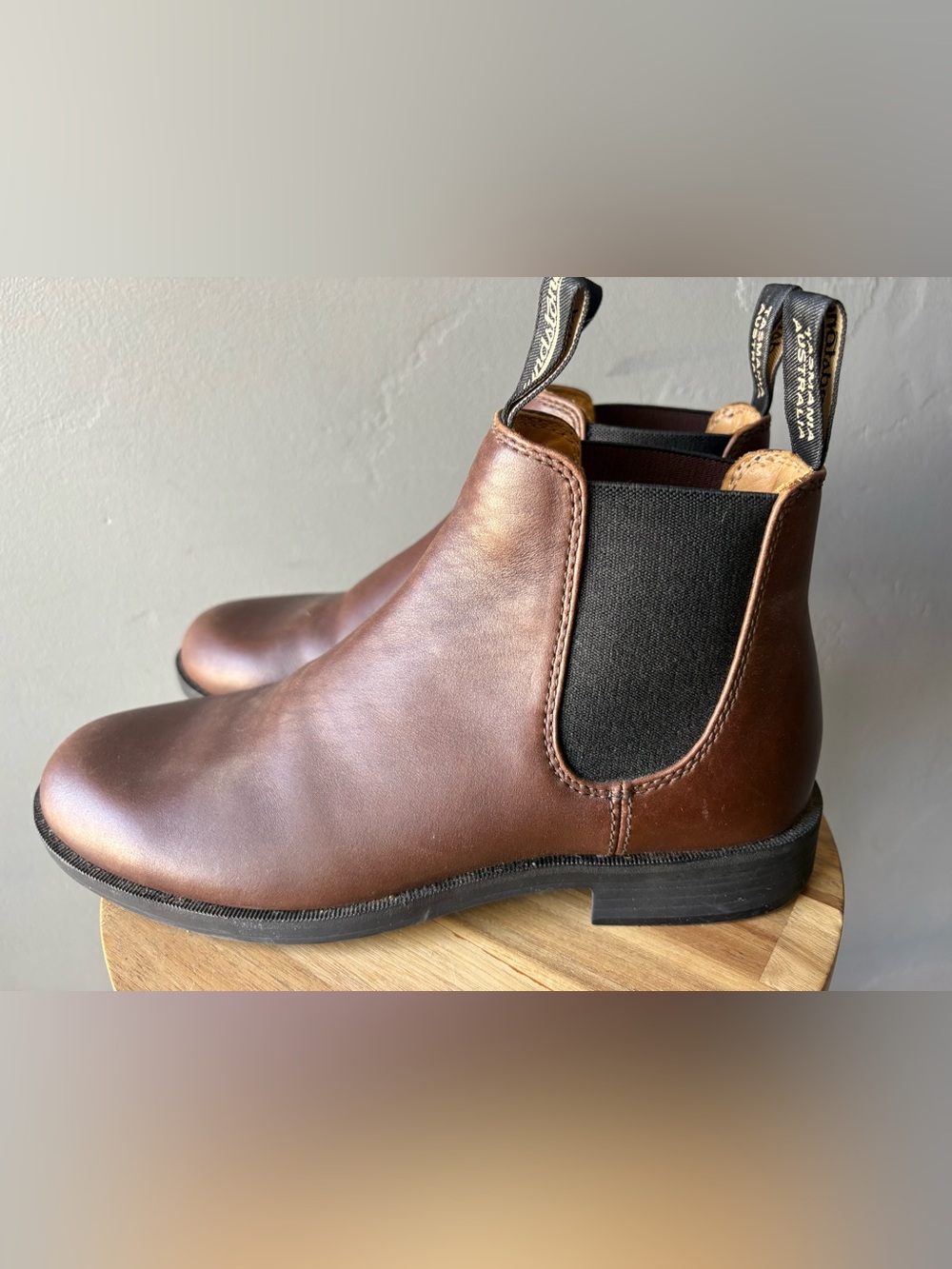 Blundstone Chelsea Boots in Chestnut Brown ~ Size 6